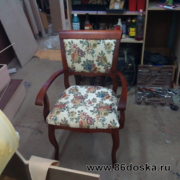 Перетяжка кухонных стульев в Сургуте